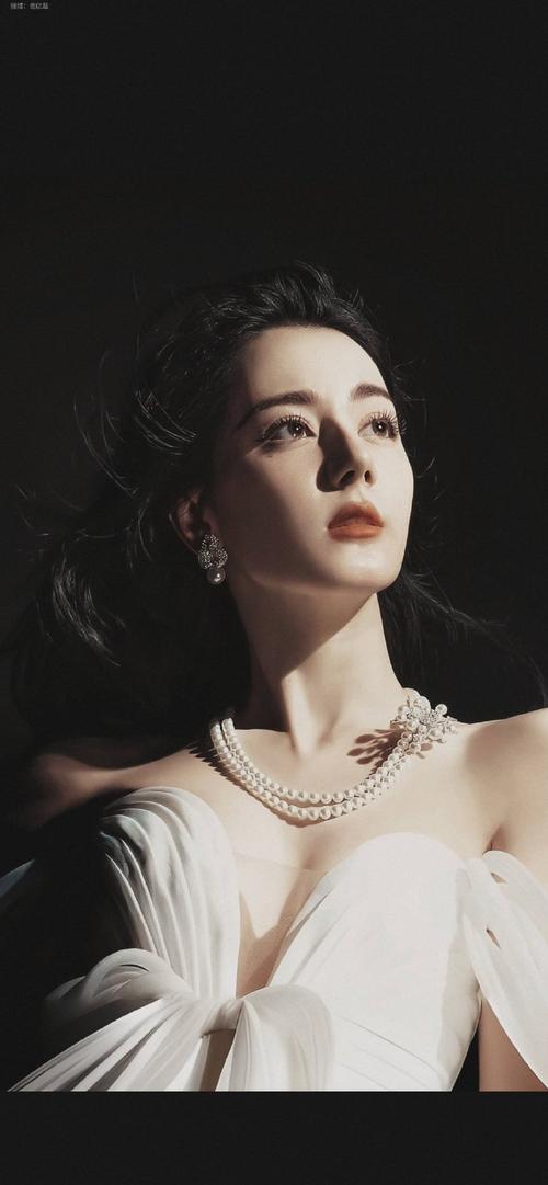 迪丽热巴:百变女神,颜值与演技并存,反差萌魅力十足! 迪丽热巴:百变女神,颜值与演技并存,反差萌魅力十足!
