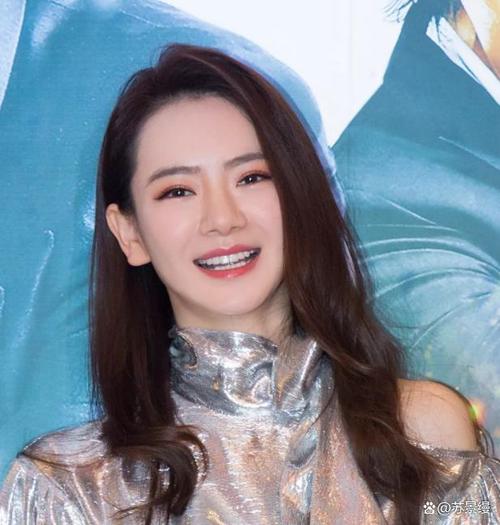 戚薇:从甜歌皇后到全能艺人,她的美丽蜕变与人生思考 戚薇:从甜歌皇后到全能艺人,她的美丽蜕变与人生思考