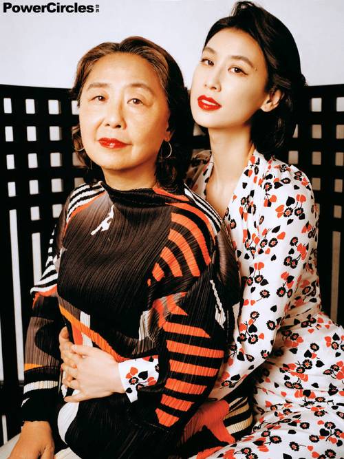 黄圣依母女同框温馨,事业家庭双丰收 黄圣依母女同框温馨,事业家庭双丰收