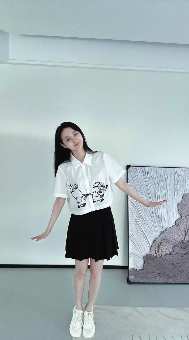 何泓姗综艺态度引热议:敬业与否的代际碰撞 何泓姗综艺态度引热议:敬业与否的代际碰撞