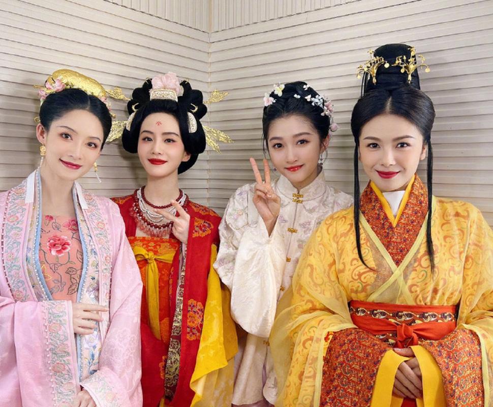 2025春晚四大女神同框献唱,春晚盛宴期待女神魅力绽放! 2025春晚四大女神同框献唱,春晚盛宴期待女神魅力绽放!