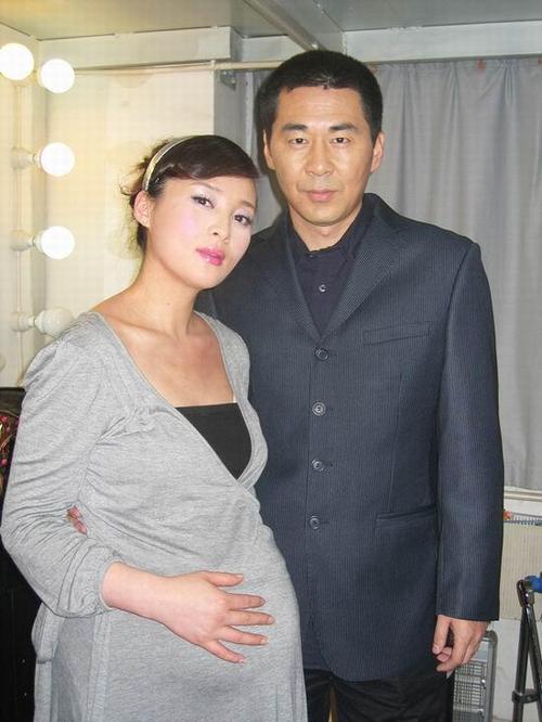 陈建斌引争议，吴越蒋勤勤关系微妙