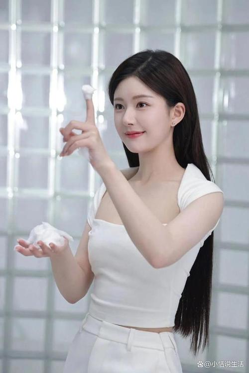 赵露思真人秀引争议,公益捐款形象修复 赵露思真人秀引争议,公益捐款形象修复