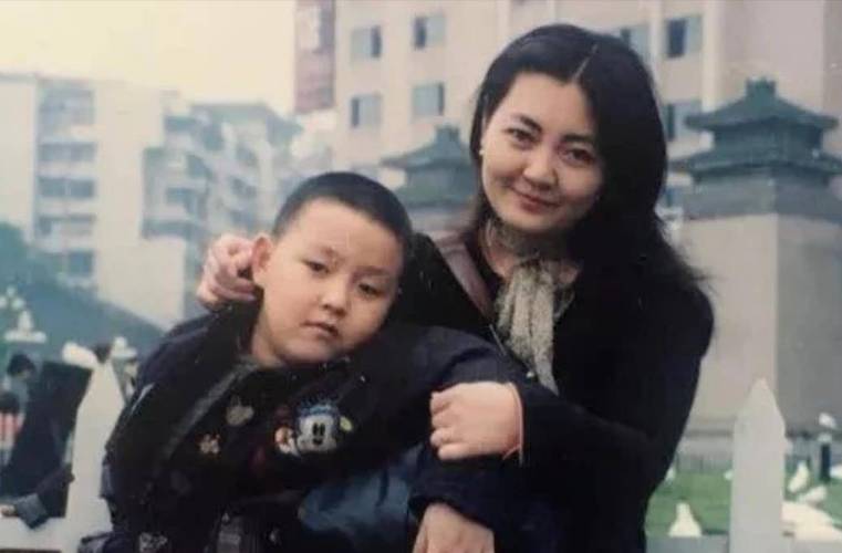 保姆绑架雇主儿子，最终命悬一线