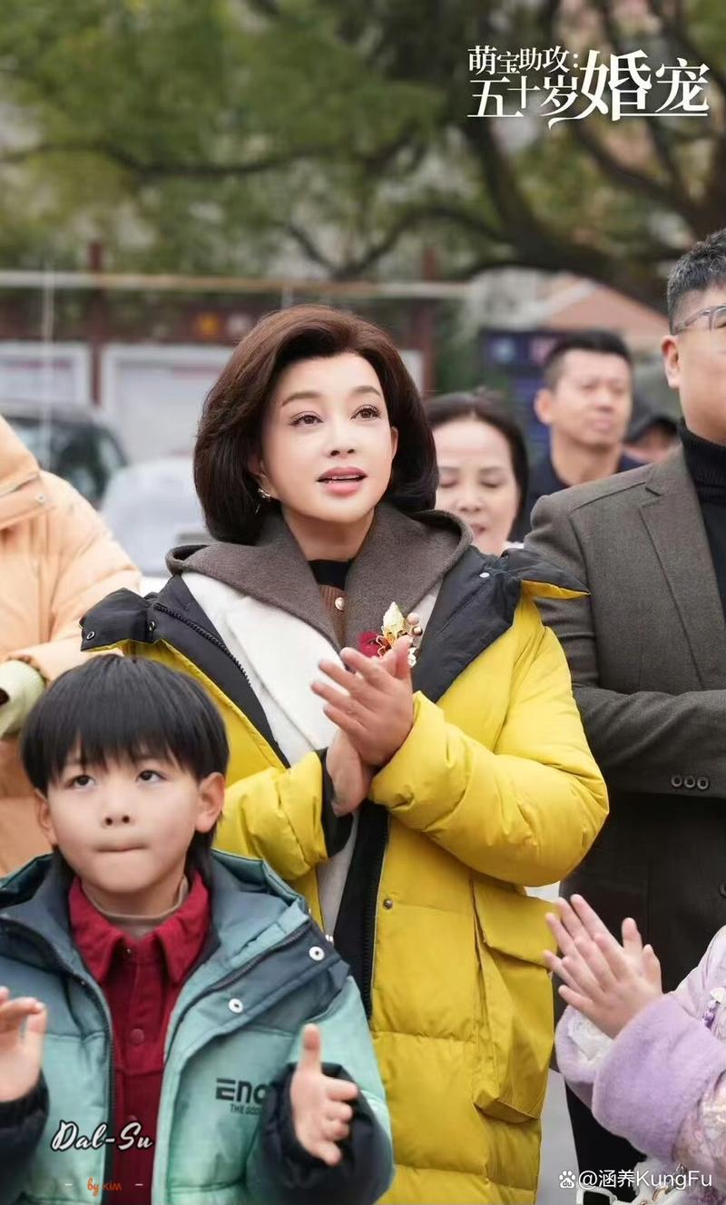 刘晓庆短剧萌宝助攻,五十岁婚宠上线引期待! 刘晓庆短剧萌宝助攻,五十岁婚宠上线引期待!