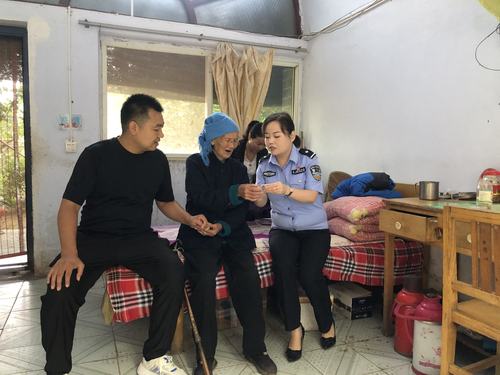 驻站:警民情下的家庭矛盾与成长 驻站:警民情下的家庭矛盾与成长