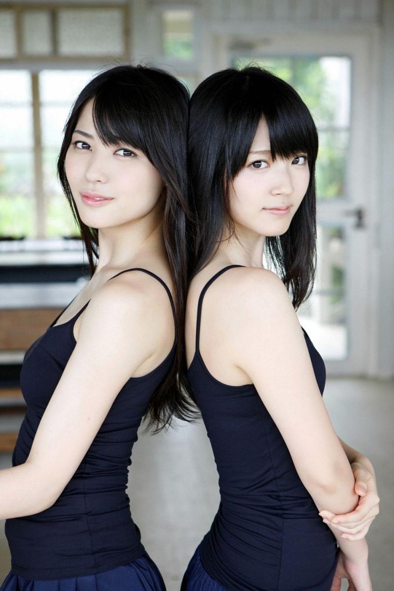 难哄热议:双胞胎美女演绎爱情苦涩与魅力 难哄热议:双胞胎美女演绎爱情苦涩与魅力