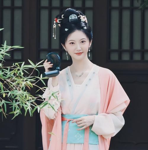 似锦宅斗剧:景甜演技撑起,年龄争议引热议 似锦宅斗剧:景甜演技撑起,年龄争议引热议