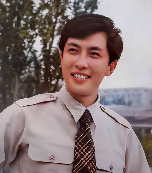 七十三岁唐国强 拼搏不沉沦，为子扛起家