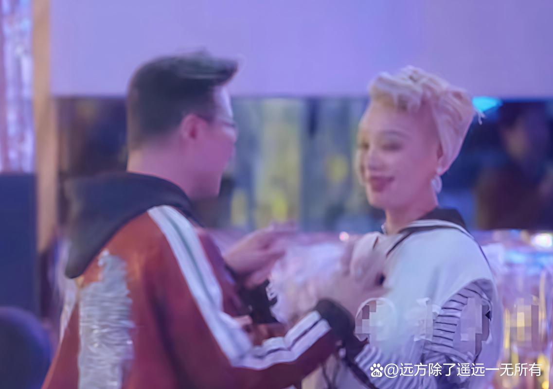 汪峰宁静牵手引争议，女友森林北发文力挺