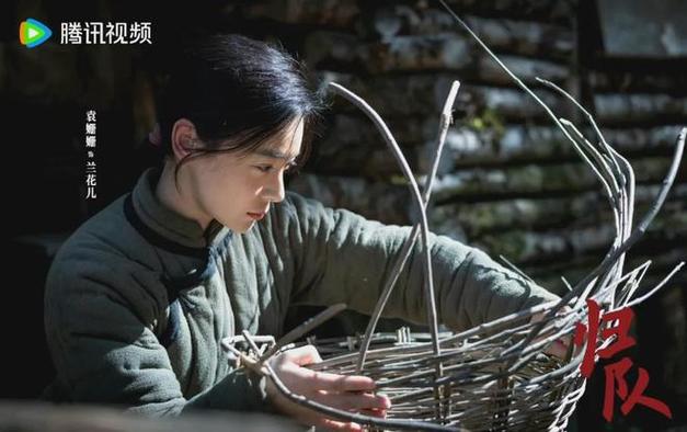 《亮剑》经典再现？《归队》口碑崩塌，剧情尴尬，袁姗姗演技受质疑