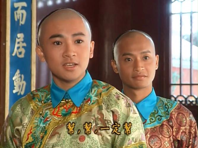 小燕子为自由出宫，与尔泰情愫暗生