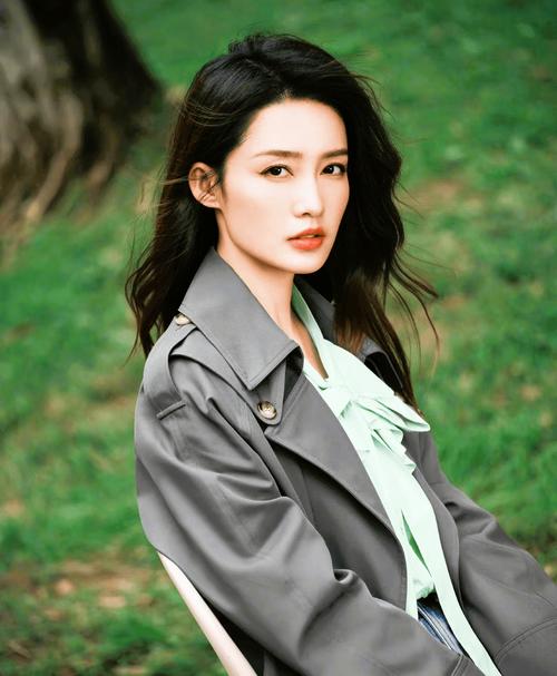 李沁不温不火?《花儿与少年》展现温柔接地气魅力 李沁不温不火?《花儿与少年》展现温柔接地气魅力