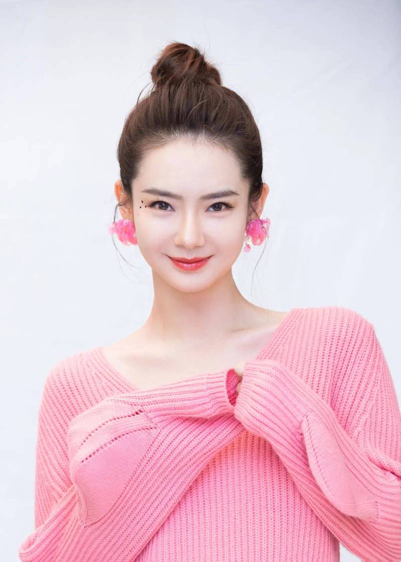 戚薇颜值争议引热议:二十年星途进化史与真女王态度 戚薇颜值争议引热议:二十年星途进化史与真女王态度