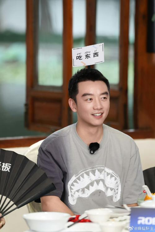 郑恺《奔跑吧》秀音乐才华，获赞模范夫妻