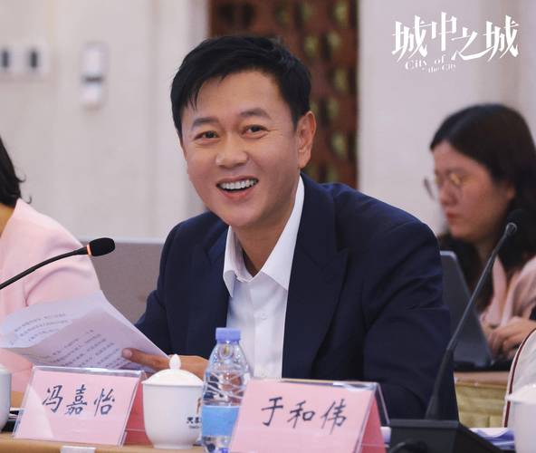 《城中之城》获奖！奖杯太美放桌头，下午2点都市频道追剧！