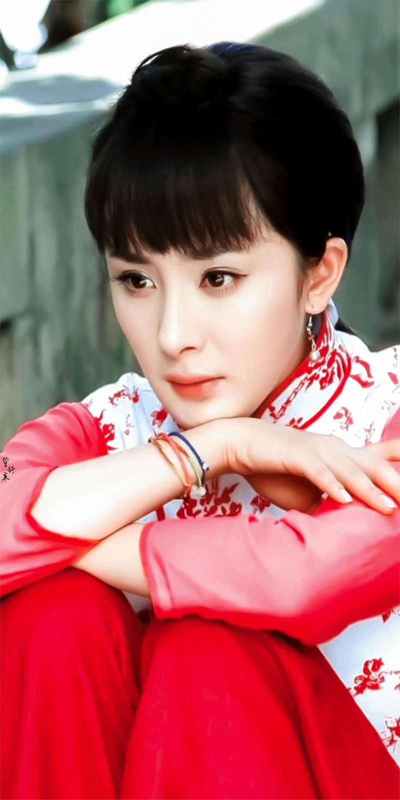 暑假剧怪了！《生万物》意外爆火，杨幂演地主女圈粉无数