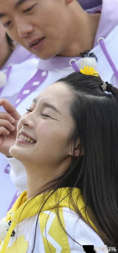 李沁旅行节目现化妆小白，素颜也超可爱