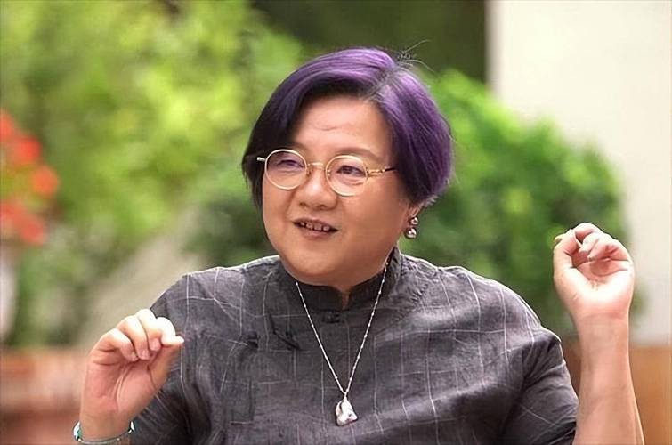综艺《一路繁花》遇冷落:洪晃等女大佬缺席引热议 综艺《一路繁花》遇冷落:洪晃等女大佬缺席引热议