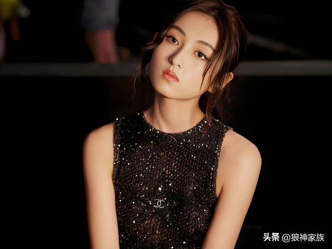 成龙梁家辉张子枫《捕风追影》首映，精彩打戏引期待