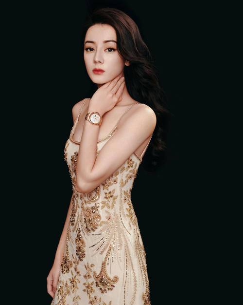 迪丽热巴:百变女神,颜值与演技并存,反差萌魅力十足! 迪丽热巴:百变女神,颜值与演技并存,反差萌魅力十足!