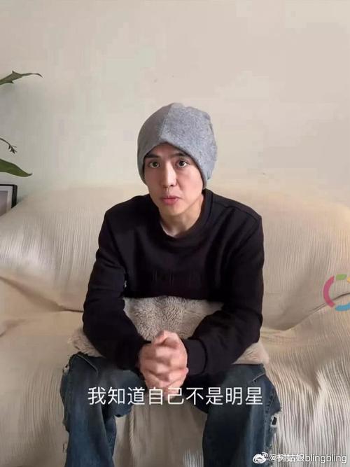 嘉嘉王星甜蜜互动:教科书式爱情对话,双核驱动对抗浮躁 嘉嘉王星甜蜜互动:教科书式爱情对话,双核驱动对抗浮躁