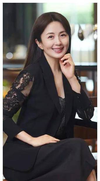 杨童舒《我的后半生》演绎复杂护士长,中年女演员魅力绽放 杨童舒《我的后半生》演绎复杂护士长,中年女演员魅力绽放