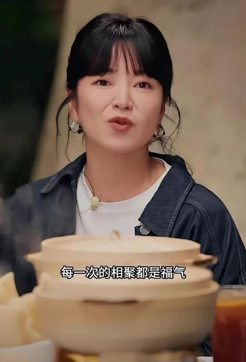 阿雅透露小S现状:停工半年情绪低落,好友探望饮酒解忧 阿雅透露小S现状:停工半年情绪低落,好友探望饮酒解忧