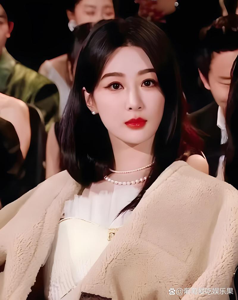 杨紫颜值争议与演技升华:自信实力派治愈颜值焦虑 杨紫颜值争议与演技升华:自信实力派治愈颜值焦虑