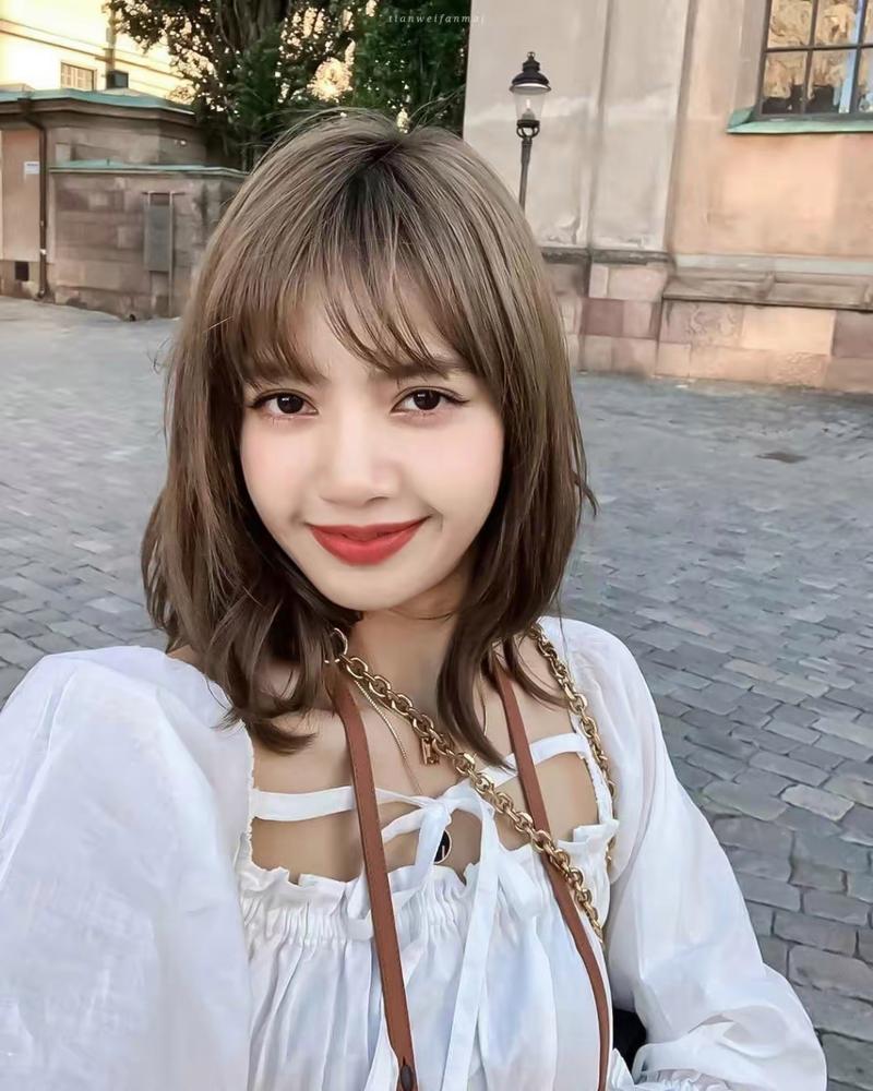 LV大秀风云:Lisa气质胜全智贤,周冬雨蓝眼影惊艳全场 LV大秀风云:Lisa气质胜全智贤,周冬雨蓝眼影惊艳全场