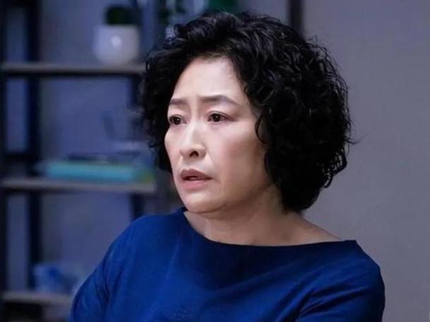 许娣新丈母娘形象:越界管闲事引尴尬 许娣新丈母娘形象:越界管闲事引尴尬