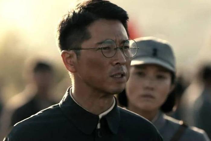 《我们的河山》第4集太刺激！王雷演技炸裂，英雄洗冤超解气！