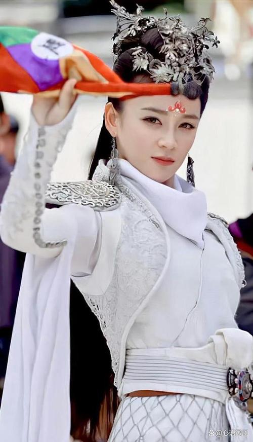 袁姗姗演兰花儿，战地玫瑰太亮眼！