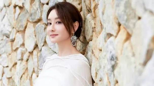 王蓉淘汰引热议,陈德容道歉能否平风波? 王蓉淘汰引热议,陈德容道歉能否平风波?