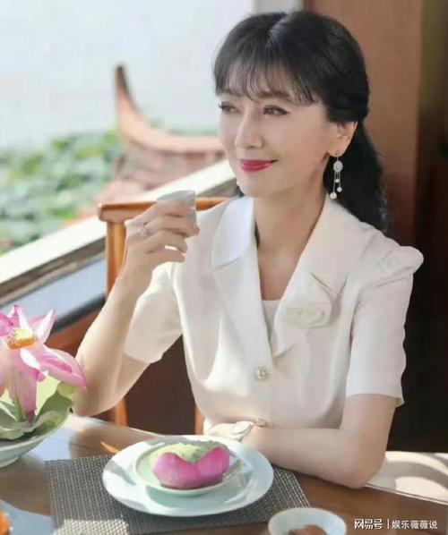 赵雅芝春晚多台亮相,经典歌曲再现,重温白月光风采! 赵雅芝春晚多台亮相,经典歌曲再现,重温白月光风采!
