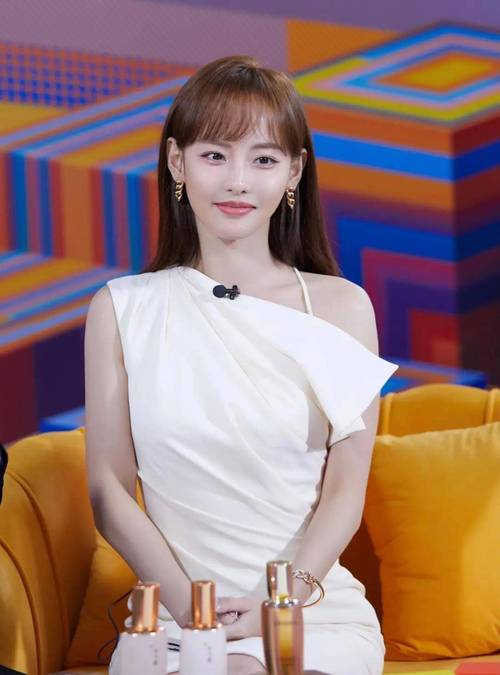 买超离婚后,张嘉倪活出精彩人生 买超离婚后,张嘉倪活出精彩人生