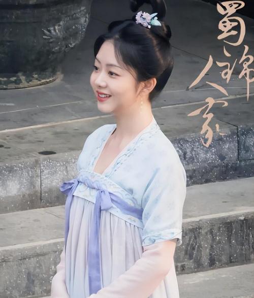 国色芳华热播,杨紫演绎逆境女性力量 国色芳华热播,杨紫演绎逆境女性力量