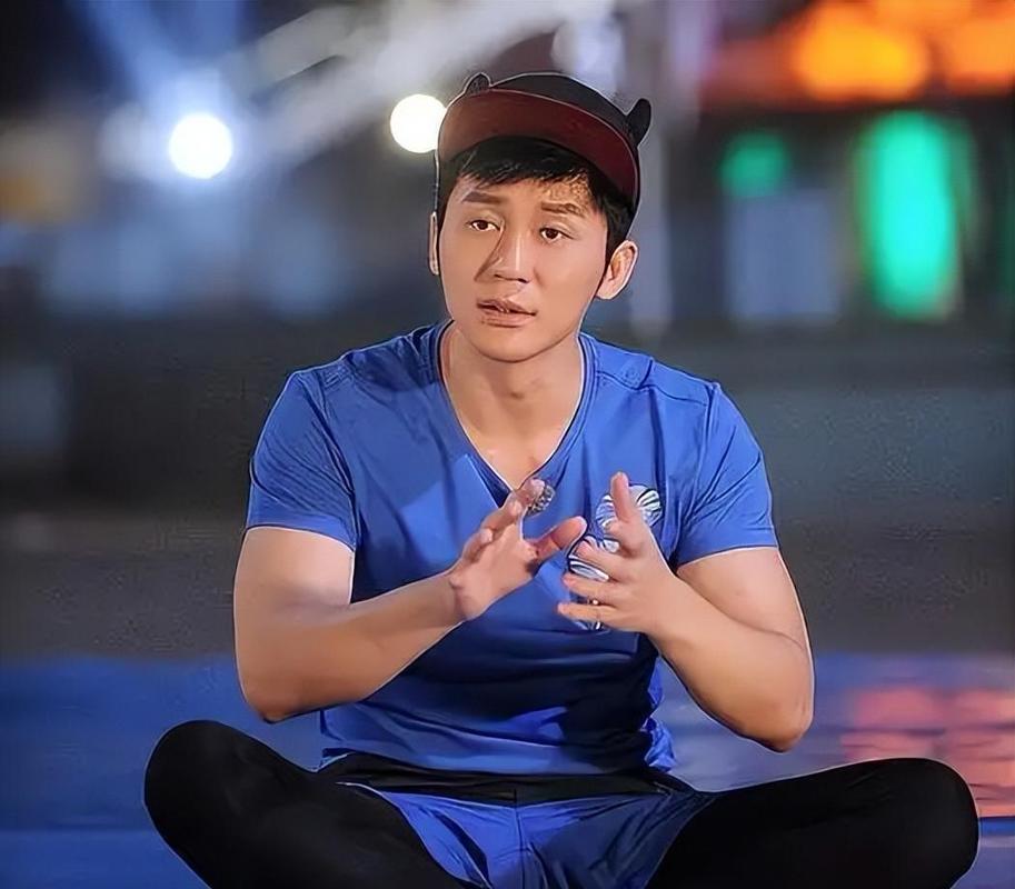 李晨鹿晗合照没他？网友热议 朋友关系有远有近很正常