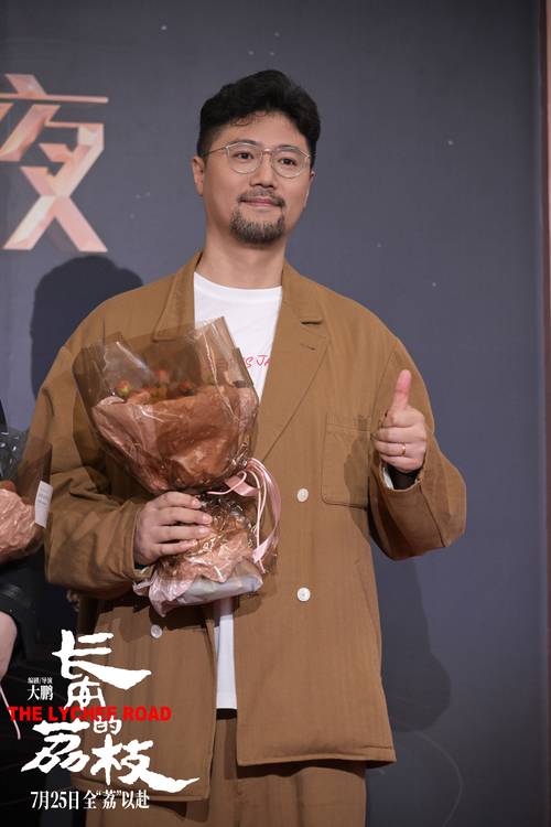 暑期档票房大战 《南京照相馆》夺冠，大鹏《长安的荔枝》紧随！
