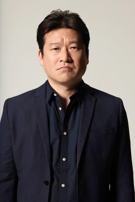 佐藤二朗新片《爆弹》预告 神秘大叔预言东京爆炸！