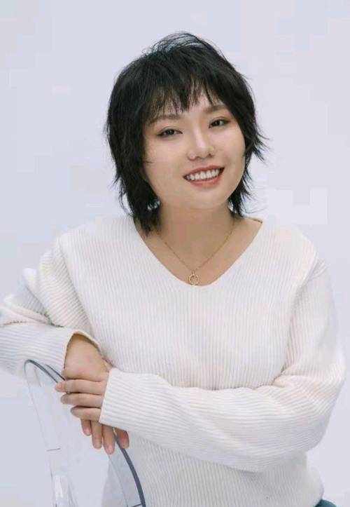 李雪琴：从北大废物到跨界女王，她的逆袭之路