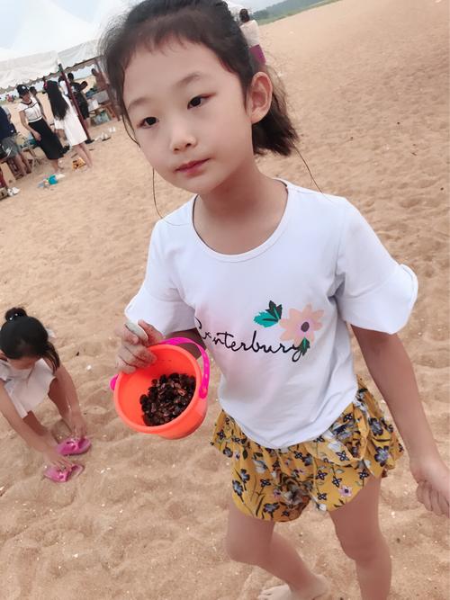 张雅琪穿睡衣引热议，真实还是刻意？