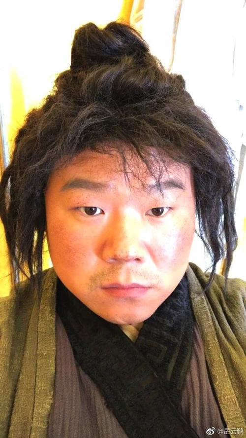 小岳岳变懒散，票价千元引质疑