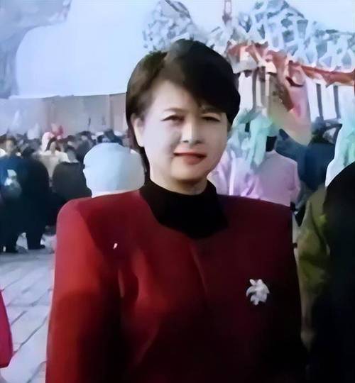 赵露思被骂忘本真相曝光,导演挺身而出引热议 赵露思被骂忘本真相曝光,导演挺身而出引热议