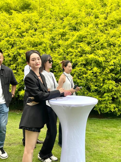 何泓姗回应节目争议:剪辑误导观众,拒绝冲突人设 何泓姗回应节目争议:剪辑误导观众,拒绝冲突人设