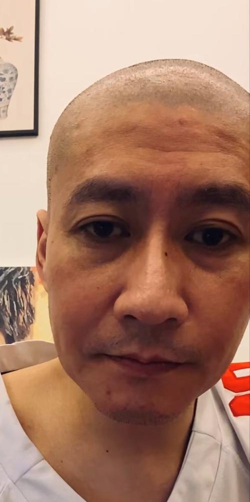 43岁盛超再火 红苹果男神被问以前很红吗