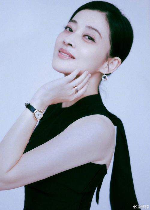 49岁梅婷封面写真,家庭爱意与谣言真相 49岁梅婷封面写真,家庭爱意与谣言真相