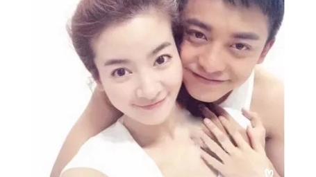李佳航李晟甜蜜爱情故事:一见钟情到童话婚姻 李佳航李晟甜蜜爱情故事:一见钟情到童话婚姻