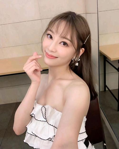 TVB女神配对 叶蒨文曾展望确认恋爱，甜蜜约会引关注