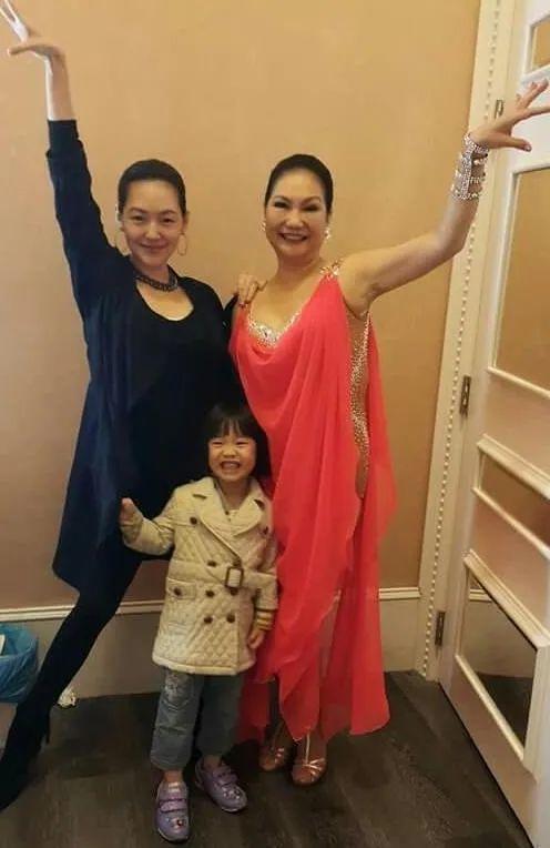 黄春梅:坚韧母亲与大明星女儿的辛酸历程 黄春梅:坚韧母亲与大明星女儿的辛酸历程